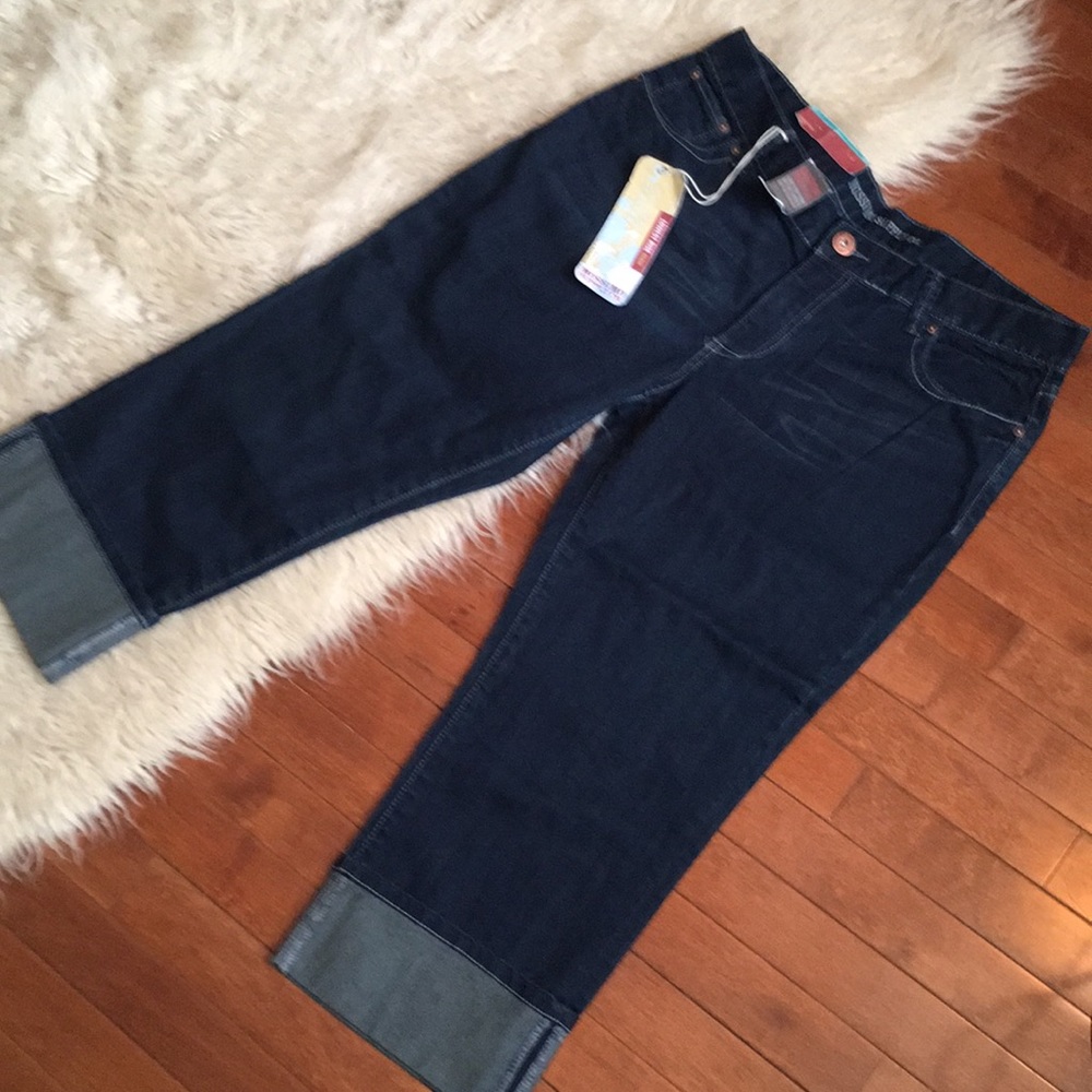 Mossimo Supply Company Jean Capris.